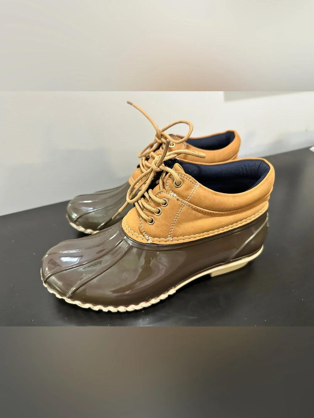 Tommy Hilfiger Women’s Duck Boots Size 7M Tan Brown Water Resistant Rain Shoes